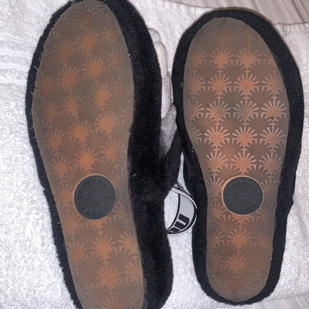 UGG Black and Gray Fluffy Slippers - Picture 4 of 4